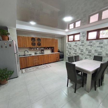 Lime Hill Hotel Kutaisi Bagian luar foto