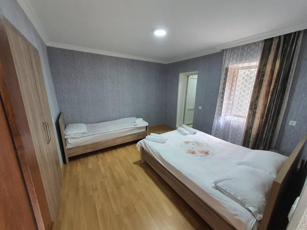 Lime Hill Hotel Kutaisi Bagian luar foto