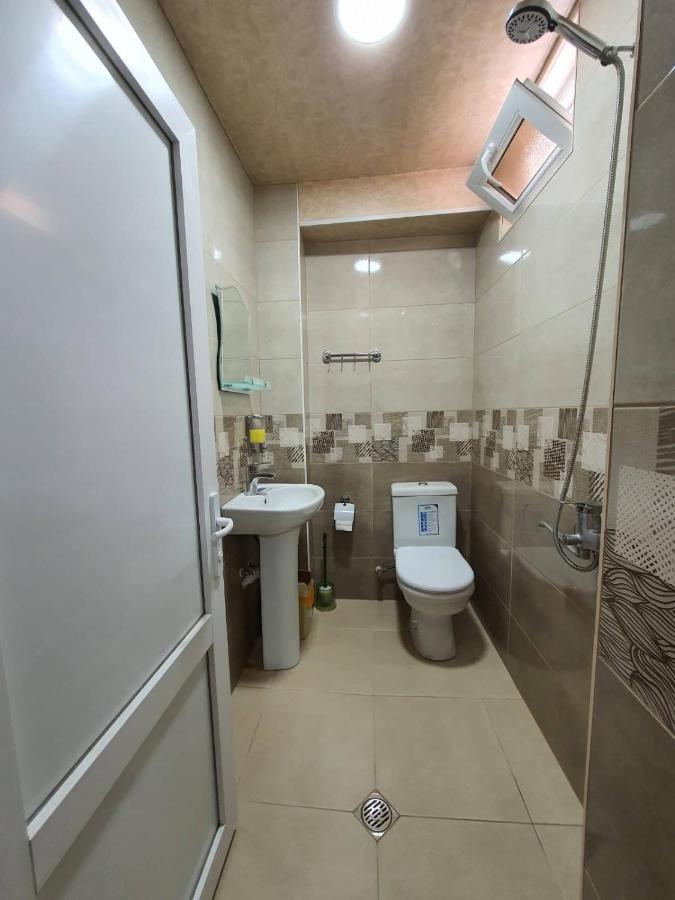 Lime Hill Hotel Kutaisi Bagian luar foto